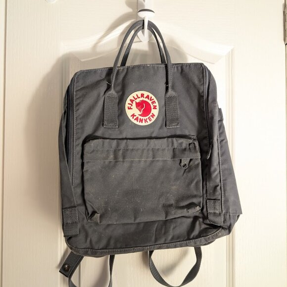 Fjallraven Kanken Backpack - Picture 1 of 3